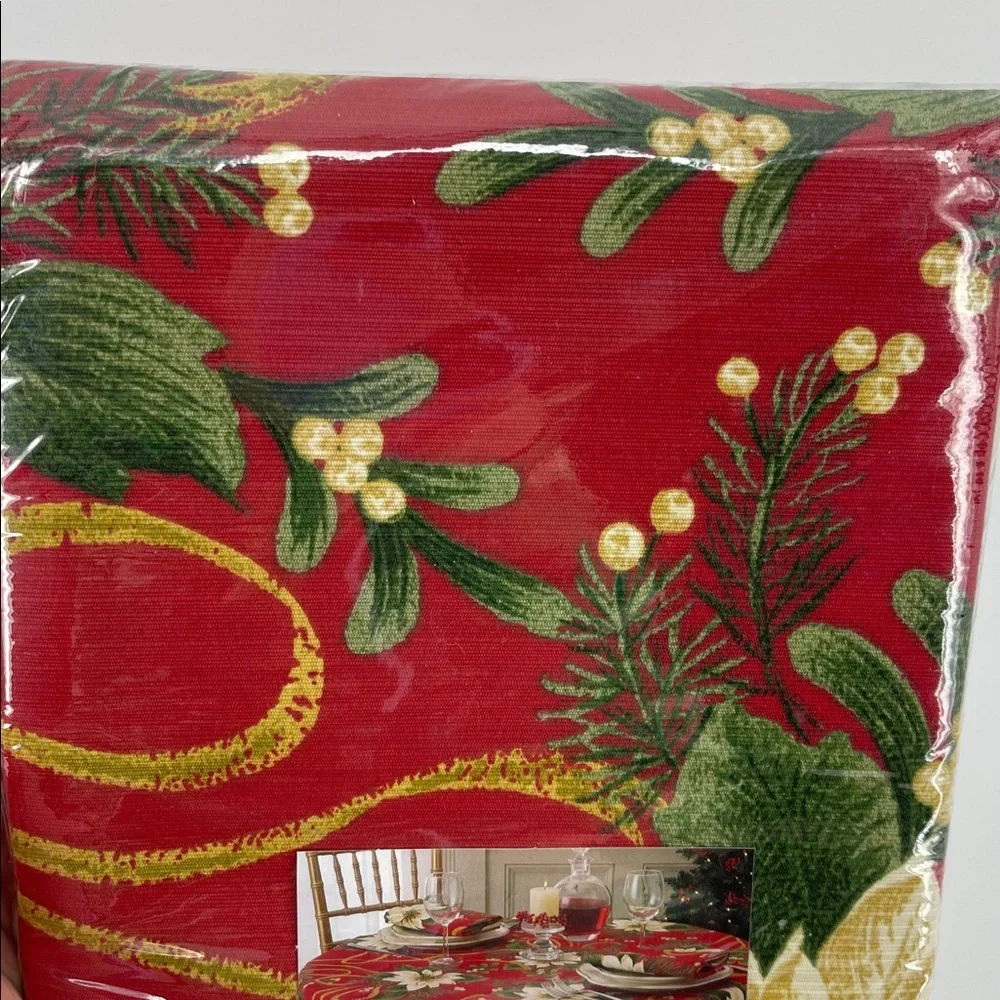 NEW Winter Poinsettia on Accents Red Holiday Print Tablecloth, Oblong 60